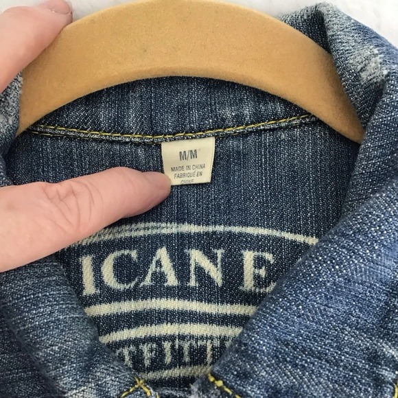 American Eagle Women’s Distressed Cropped Denim Jacket Blue Size Medium - Picture 8 of 10